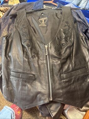 Quilted Black Leather Vest with Silver Zipper Accents - Unknown Brand